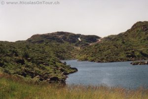 Ansteigende Strasse bis zum Horizont