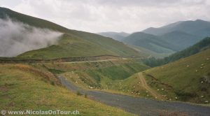 Blick auf die Abfahrt vom Col de Burdincurutcheta