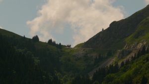 Erster Blick auf den Gipfel vom Col de la Colombière