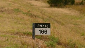 Typisches Schild jeden Kilometer - mehr oder weniger...