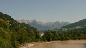 Im Tal der Salzach mit Blick auf das Tennengebirge