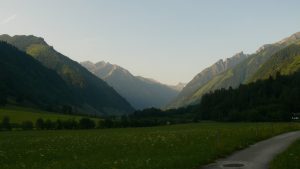 Frühmorgendliche Einfahrt in die Grossglockner Hochalpenstrasse