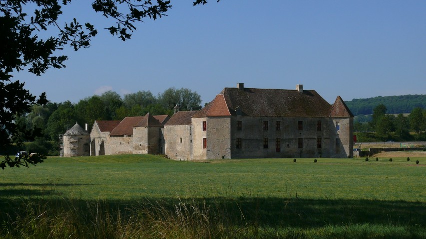 Burg bei Eguilly