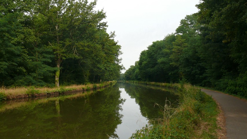 Am Seitenkanal von der Loire