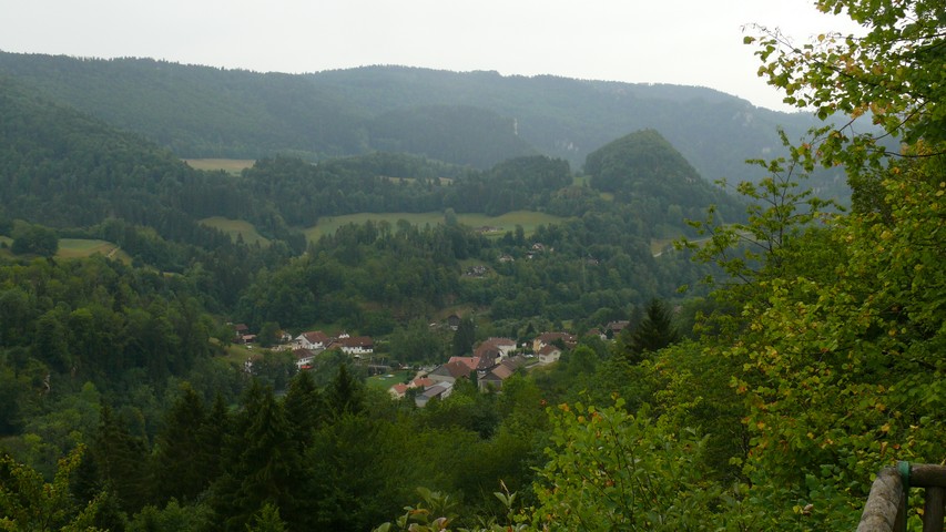 Goumois/CH links und Goumois/F rechts