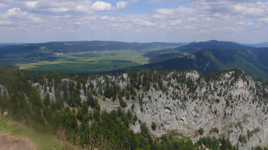 Blick vom Creux du Van ins Tal (1)