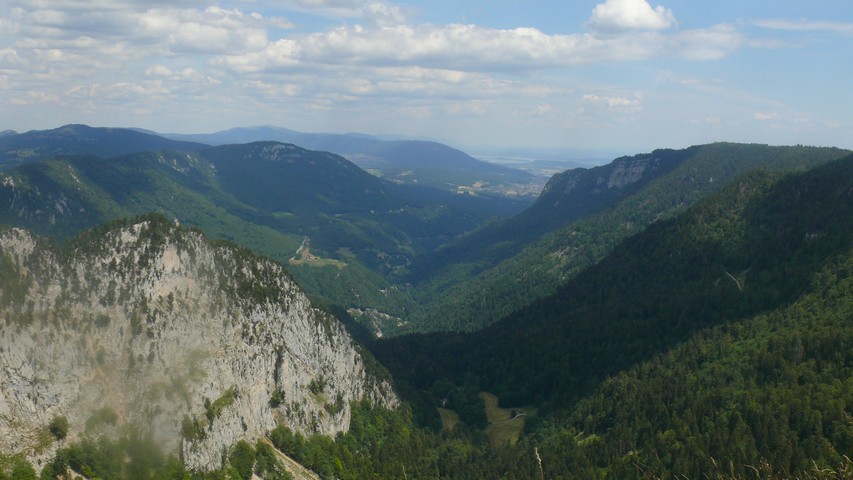 Blick vom Creux du Van ins Tal (2)