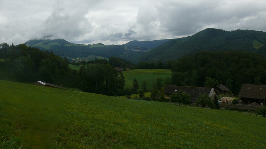 Blick zurück im Aufstieg zum Passwang
