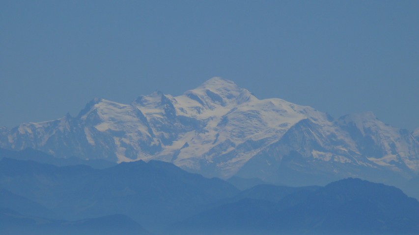 Der Mont Blanc in der Ferne