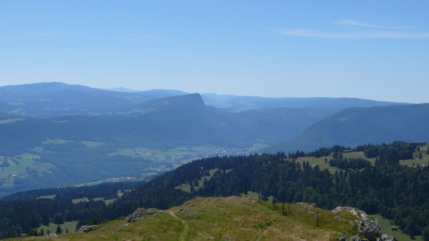 Vallorbe am Fusse vom Dent de Vaulion rรผckt nรคher