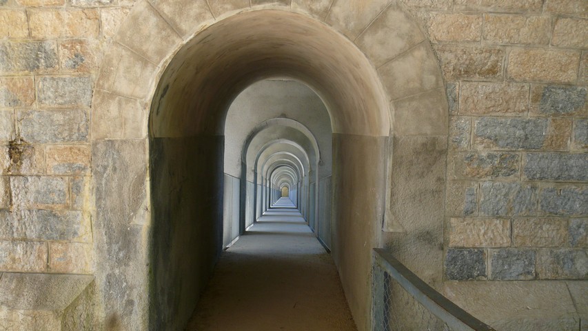 Im Viadukt befindet sich auch ein Fahrradtunnel
