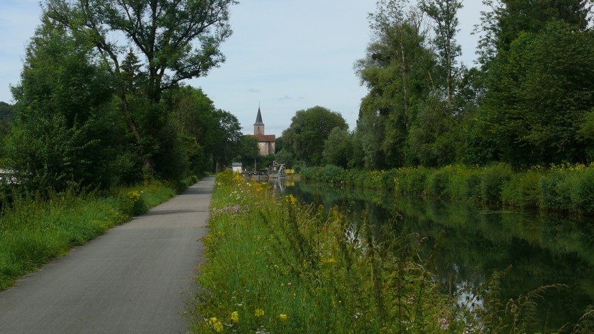 Radweg am Doubs