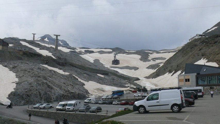 Stilfserjoch mit Gondel über meinem Bus