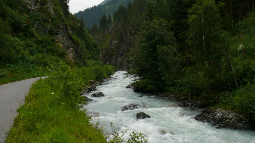 Mogens in der engen Schlucht