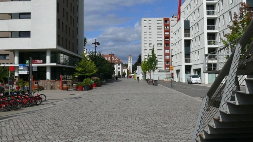 Huningue - auch bei schönem Wetter ist hier nichts los...