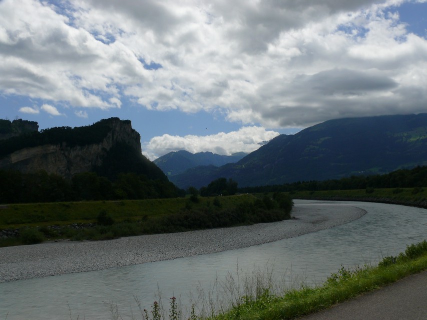 Auf dem Rheindamm