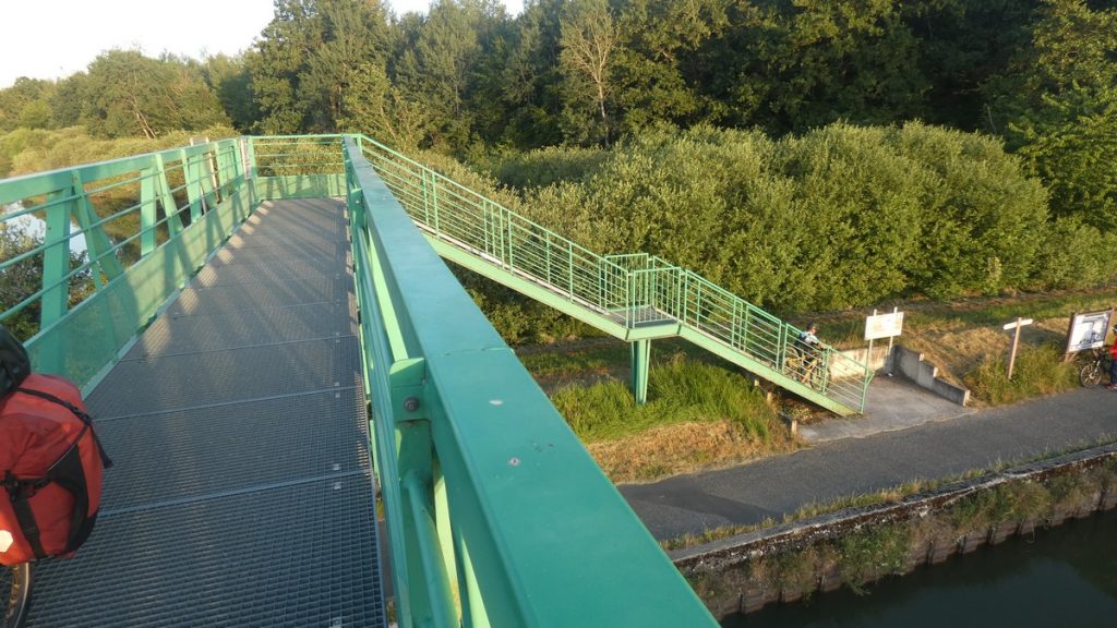 Diese Treppe musste ich hoch - und auf der anderen Seite wieder hinunter!