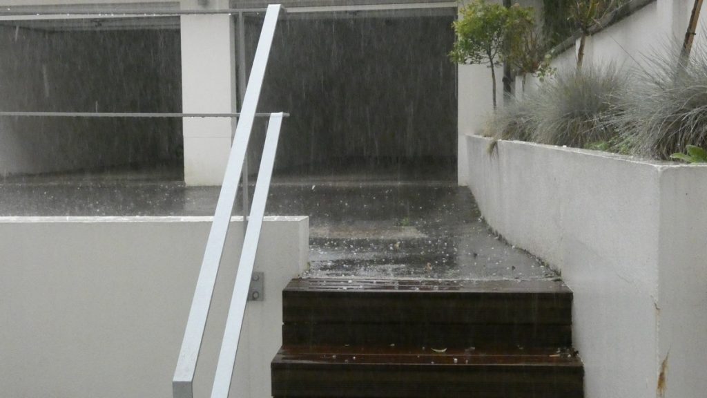 Gewitterregen mit Hagel am Abend