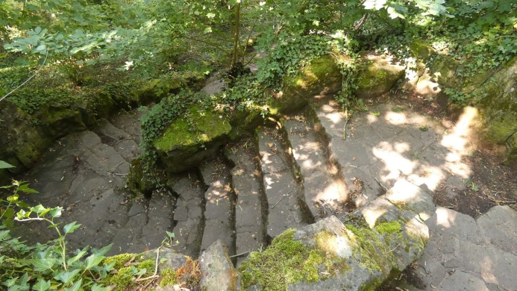 Enge und steile Treppen gibt es auch in Luxemburg