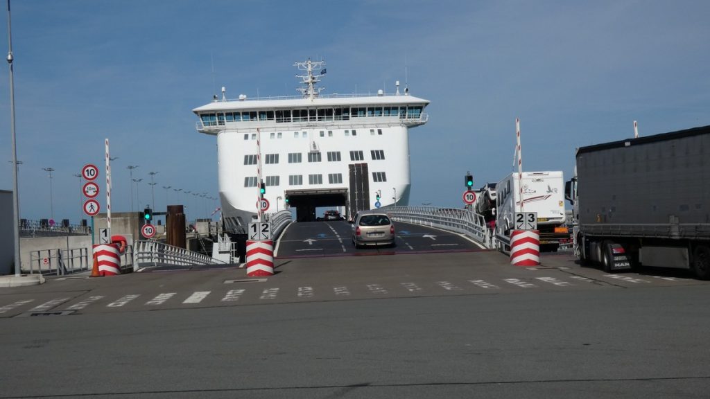 "Meine" Fähre wird beladen