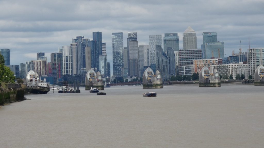 Erste Blicke auf die Skyline von London