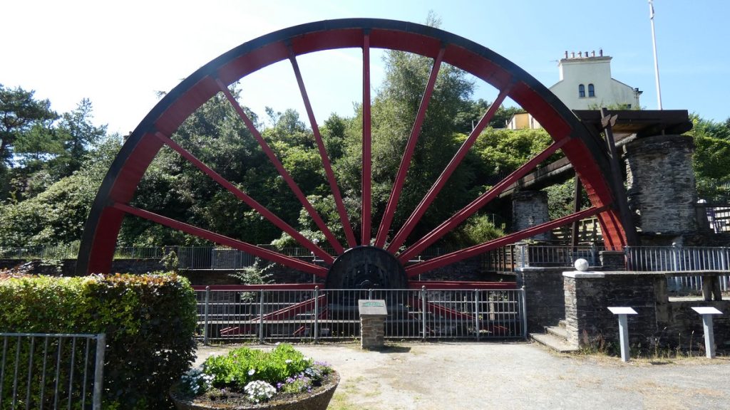 Gigantisches Wasserrad