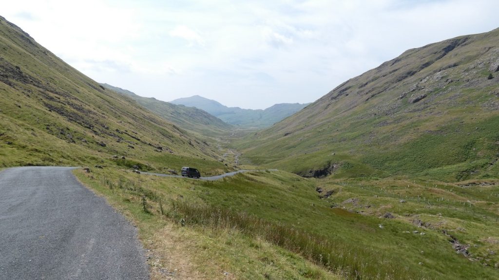 Blick in die andere Richtung - die Senke ist der Hardknott Pass