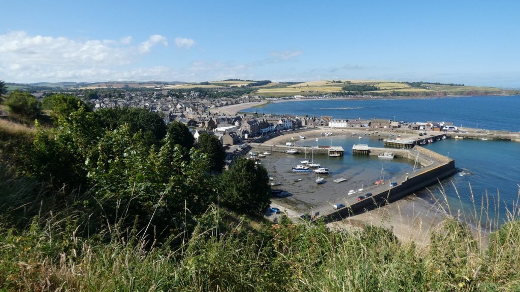 Blick hinab auf Stonehaven