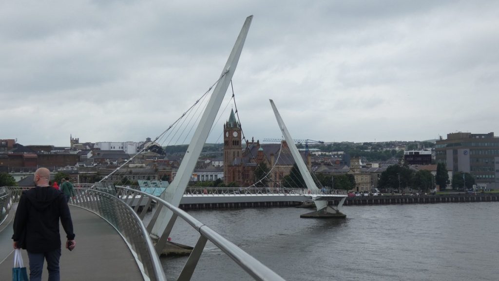 Auf der Peace Bridge