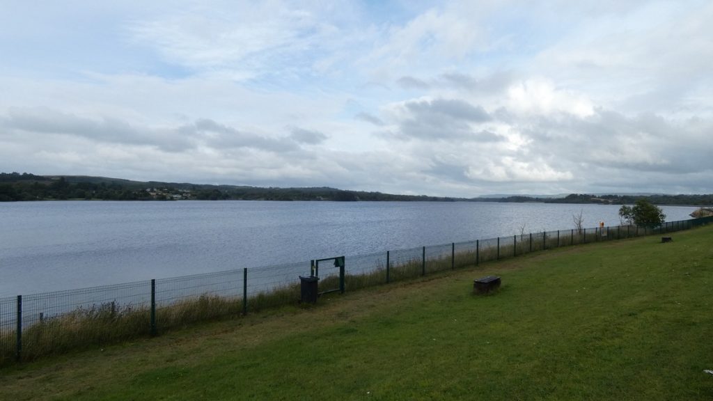 Campingplatz mit Blick auf den Stausee