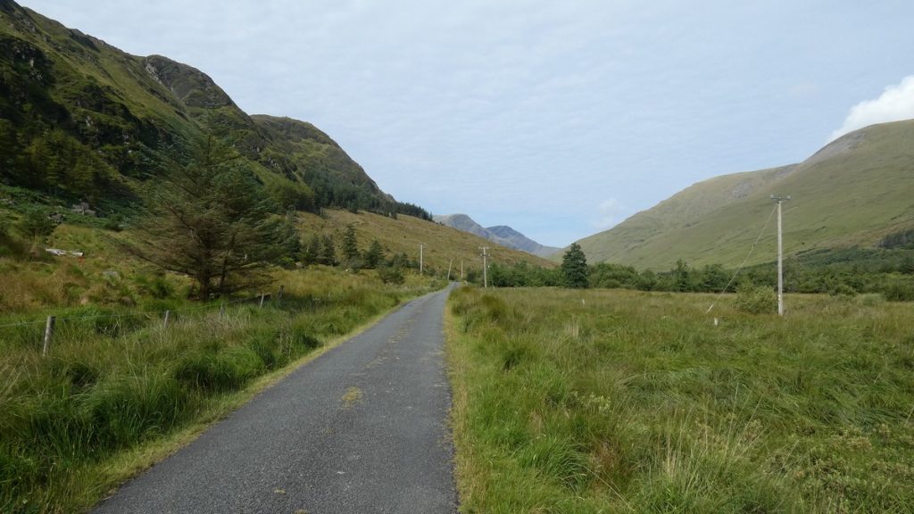 Auf der Abfahrt vom Sheffry Pass