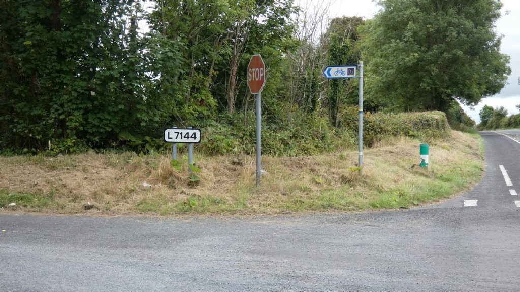 Bei vielen Nebenstrassen wird in Irland einfach eine Nummer angegeben und nicht die Ortschaft, wohin die Strasse geht