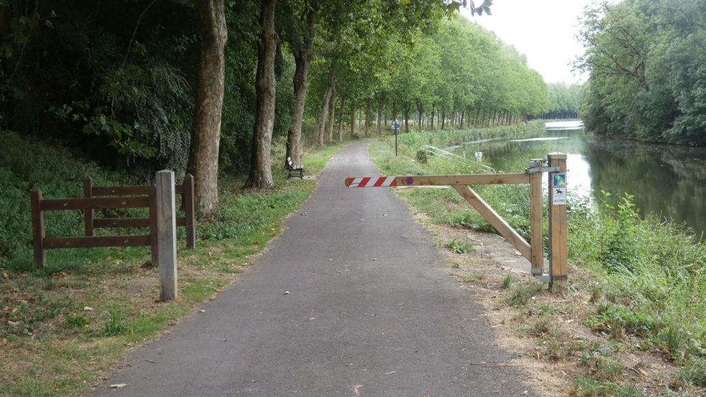 In Frankreich sind die Radweg-Barrieren einfacher zu passieren als in Grossbritannien!