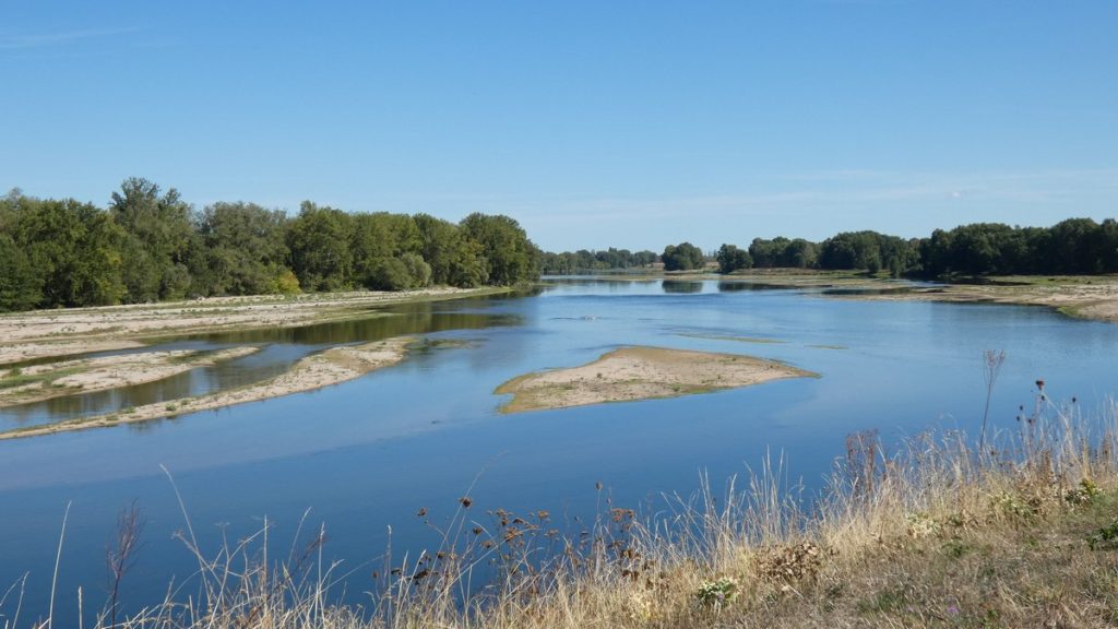 Die Loire wenige Kilometer vor Jargeau (bzw. in Flussrichtung: wenige Kilometer NACH Jargeau...)