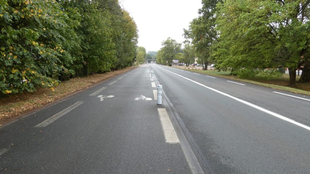 Das ist einmal eine angemessene Breite für einen Radweg :-)