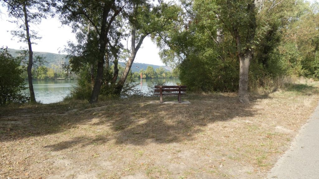 Sitzbank mit Aussicht auf die Rhone
