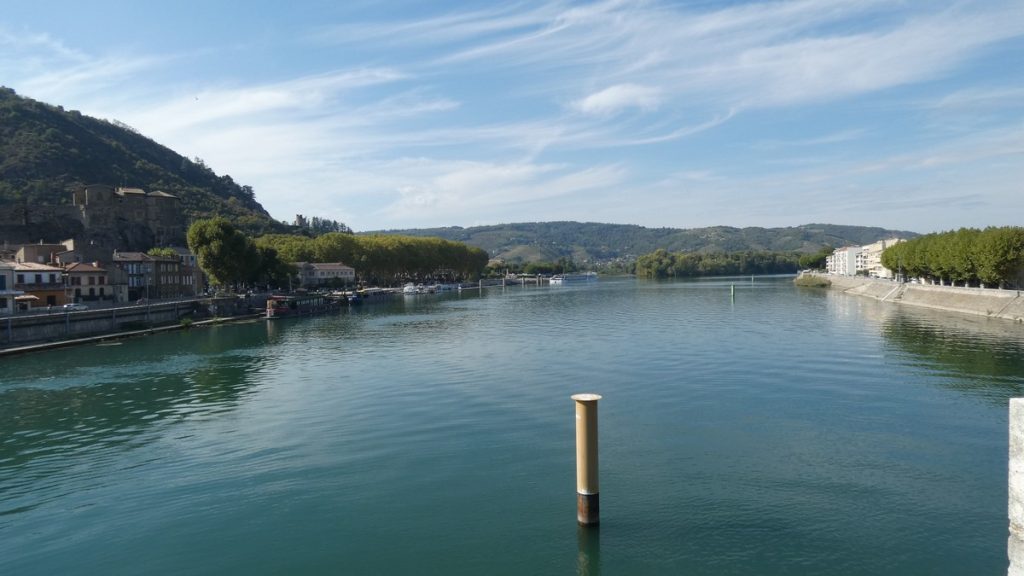 Links Tournon-sur-Rhône, rechts Tain-l'Hermitage