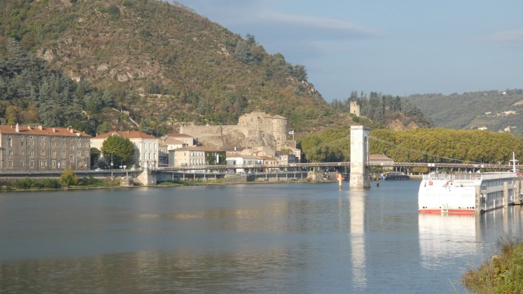 Tournon-sur-Rhone im Morgenlicht