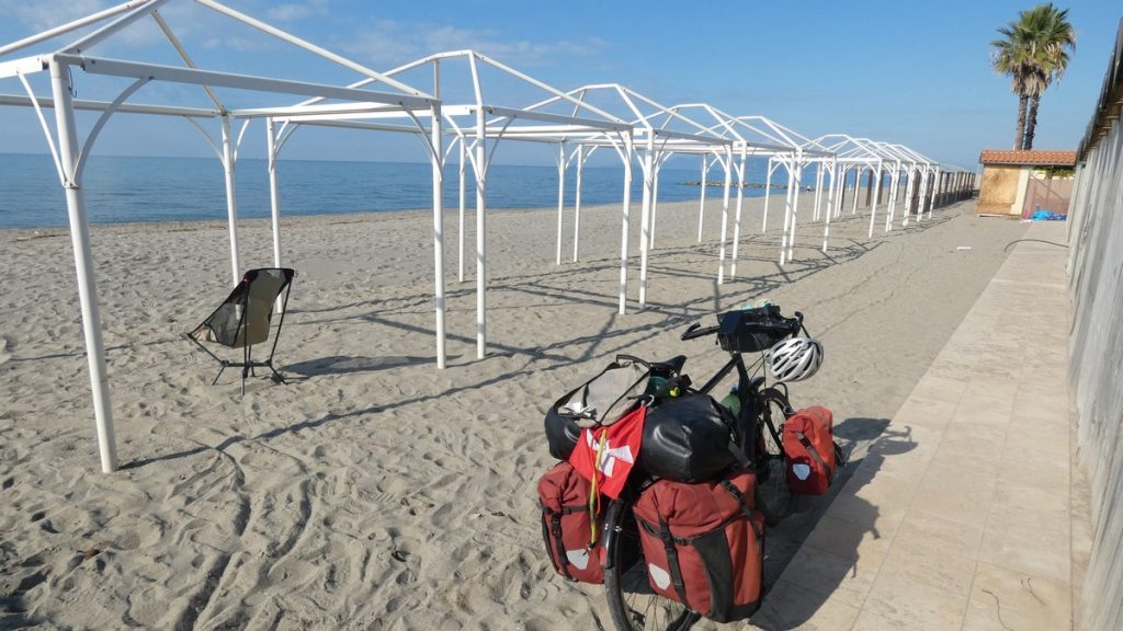 Mittagspause am Strand von Massa