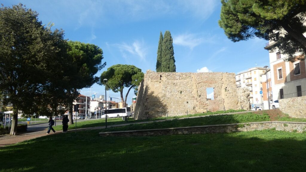 Ein Stück der Stadtmauer von Arezzo