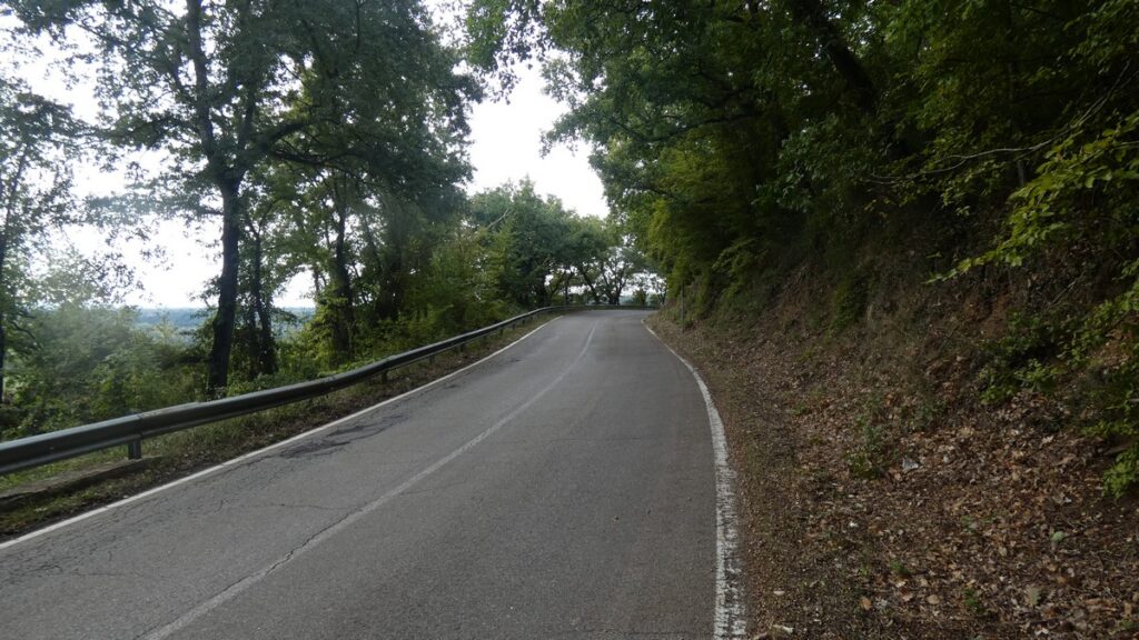 Auf der Hauptstrasse zwischen Orte und Gallese
