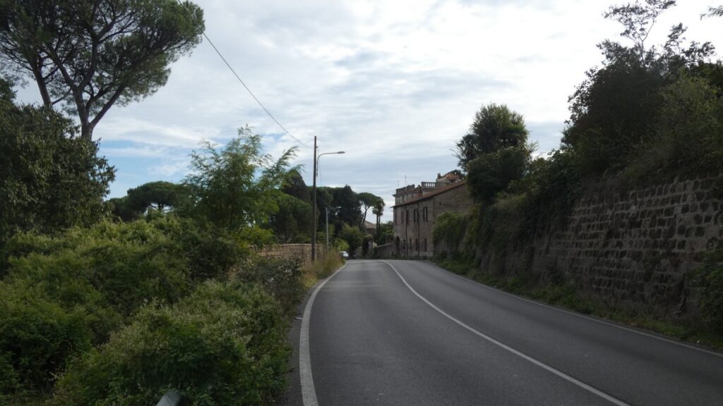Die Hauptstrasse bei Castelnuovo di Porto