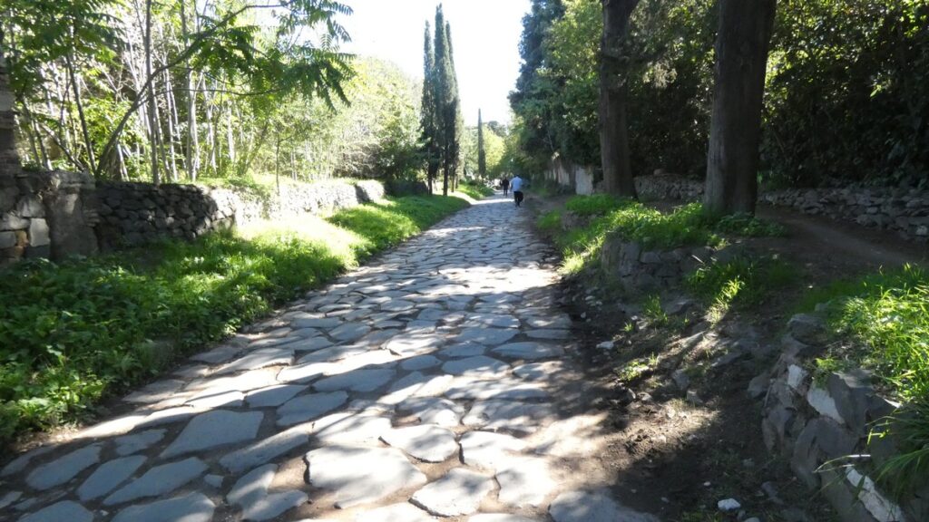 Darf man diesen Untergrund auf der Via Appia Antica noch "Kopfsteinpflaster" nennen?